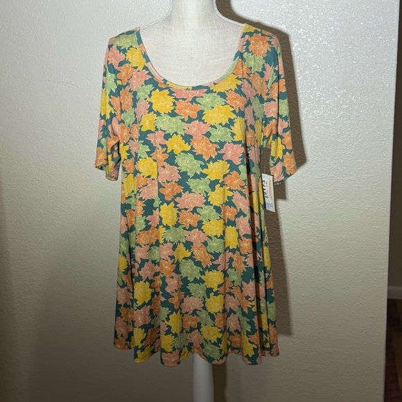 LuLaRoe Tops - LuLaRoe - Perfect T - Floral Print Top - Size Large - NWT